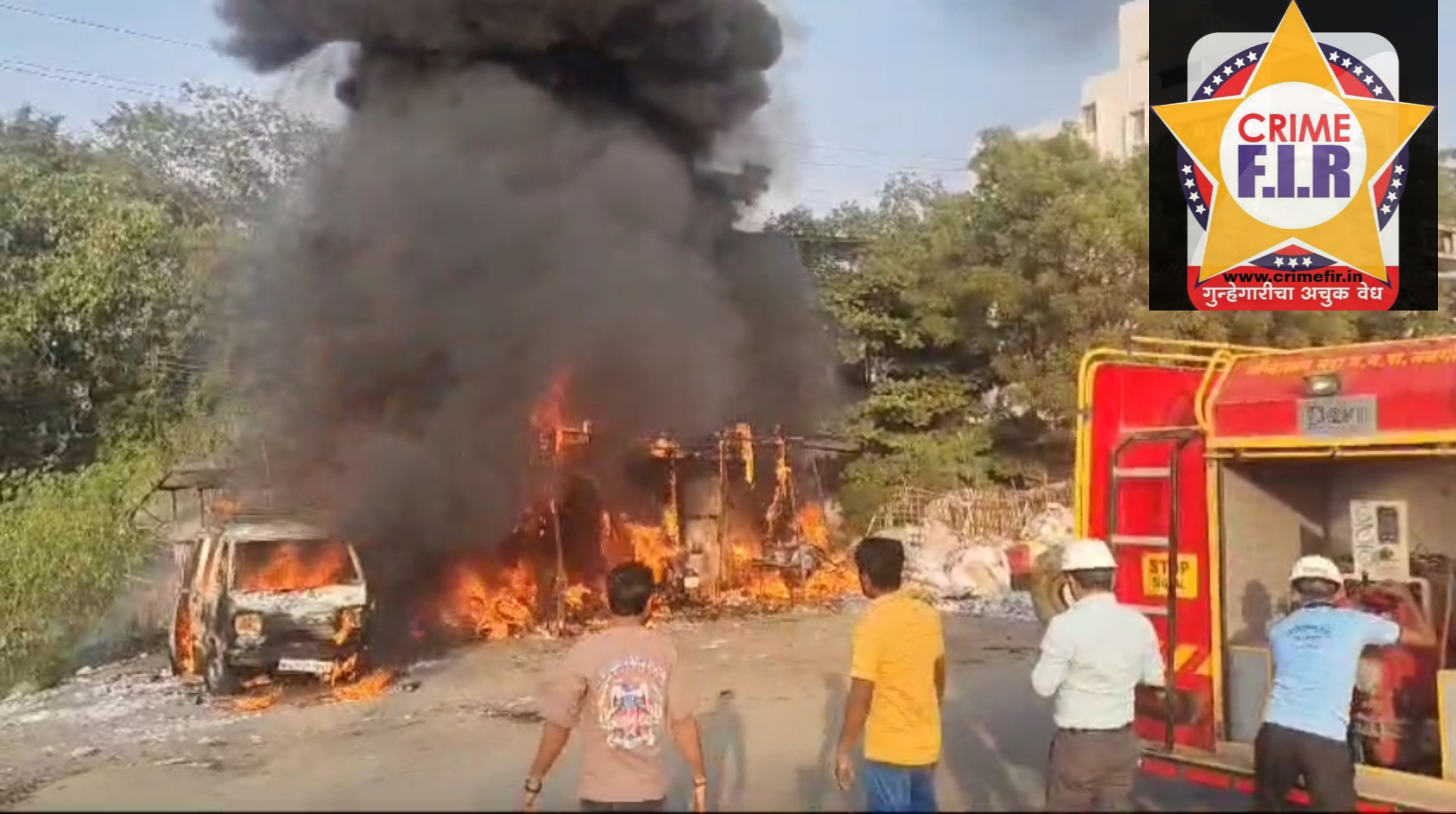 वाहनामध्ये गॅस भरीत असताना गॅसचा स्फोट दोन वाहने जळून खाक; दहा जण जखमी…