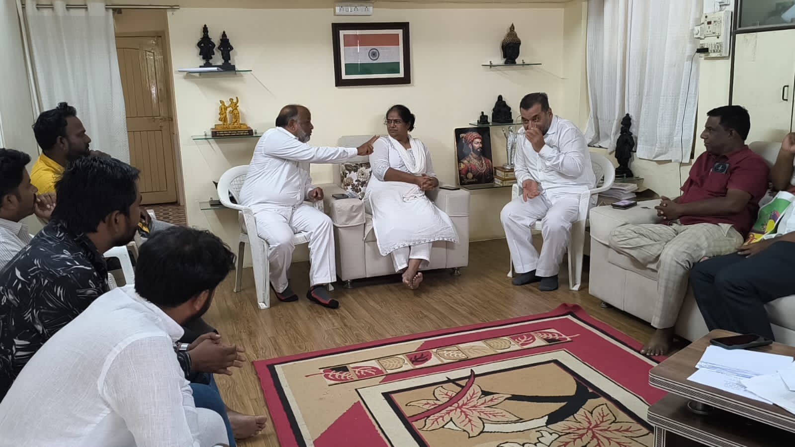 जळगावात मुस्लिम युवकांची प्रतिभाताई शिंदे यांच्यासोबत विशेष भेट – १७ ऑगस्टला अजीतदादा पवार यांच्या उपस्थितीत ताईंच्या नेतृत्वाखाली पक्षप्रवेश