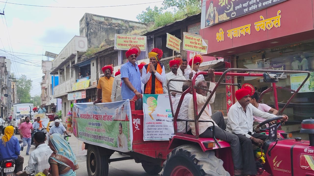 सोयाबीन भावांतर योजना के प्रचार हेतु विधायक श्याम बरडे ने निकाली विशाल ट्रैक्टर रैली…