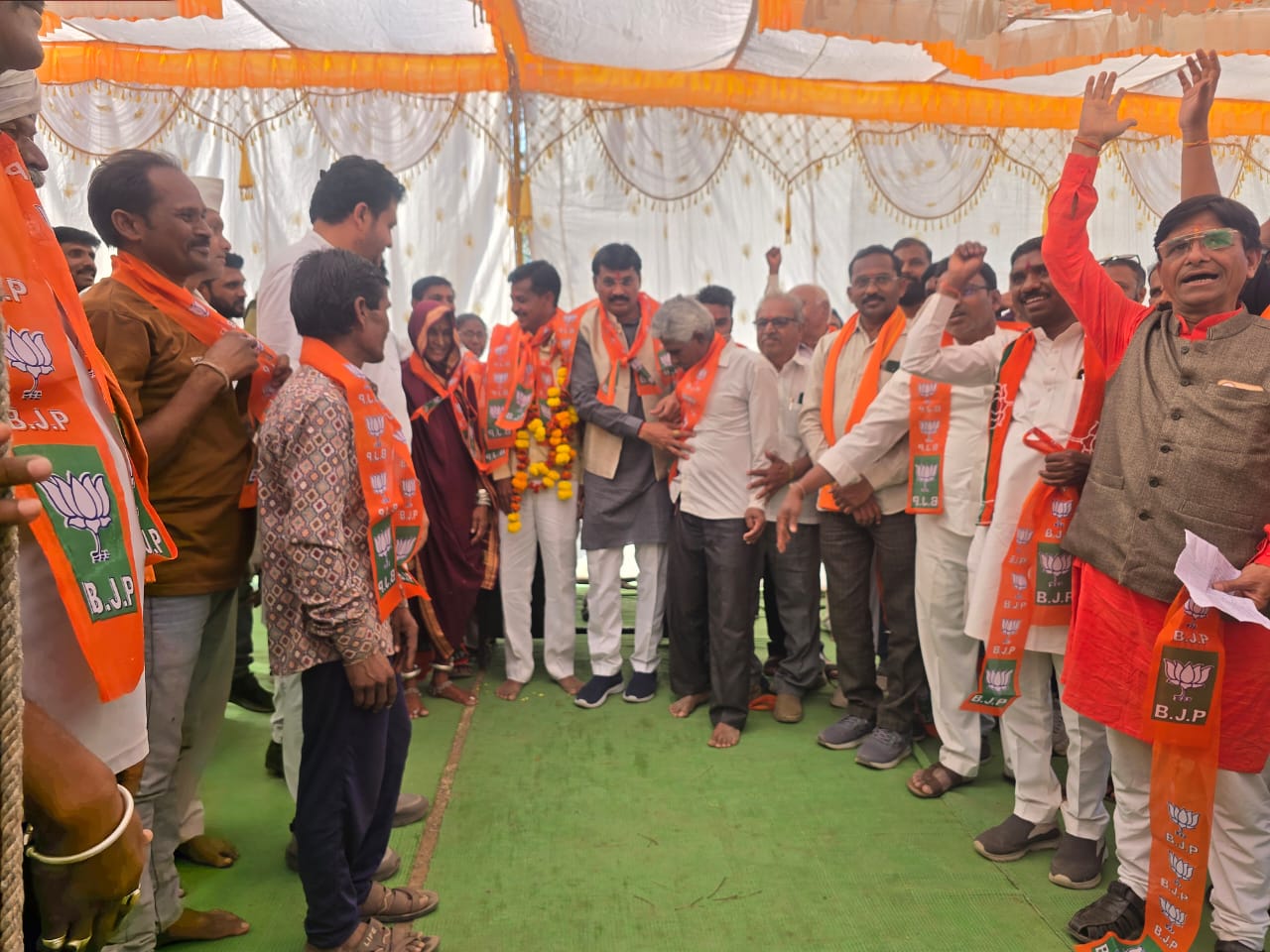 पानसेमल क्षेत्र में भाजपा परिवार का ऐतिहासिक विस्तारकांग्रेस के वरिष्ठ नेता व चार बार के सरपंच उदय सिंह चौहान ने थामा भाजपा का दामन..