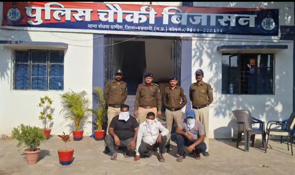 पुलिस की बड़ी सफलता बिजासन माता मंदिर की दान राशि चोरी करने वाले तीन आरोपी 700 KM दूर से गिरफ्तार…