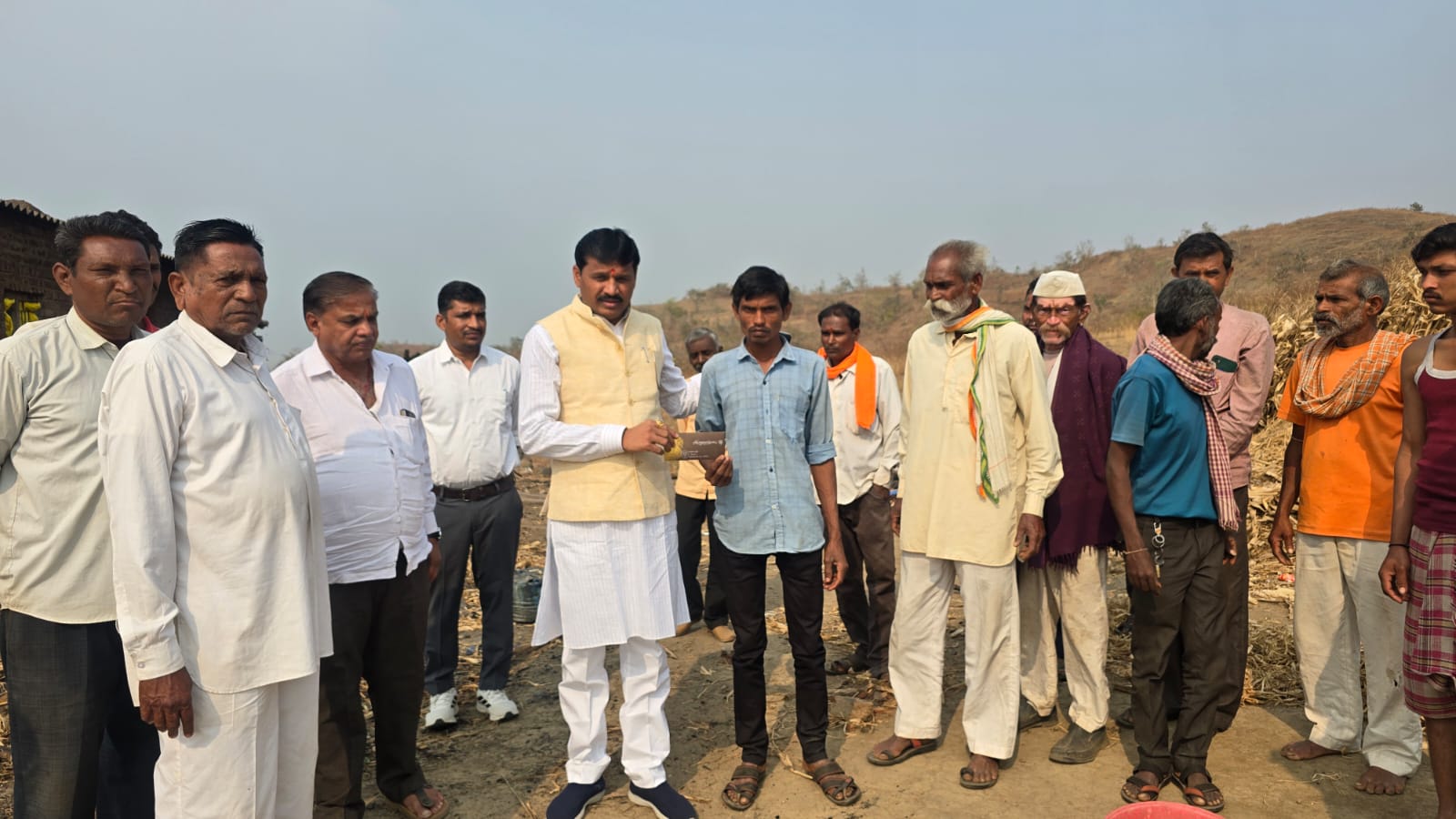 विधायक श्याम जी बरडे ने अग्नि पीड़ित परिवार से की मुलाकात, हर संभव सहायता का दिया आश्वासन…